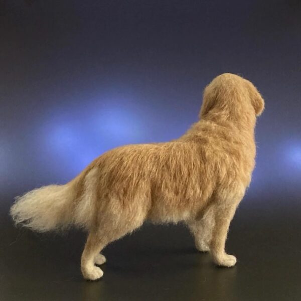 Golden Retriever Needl -Felt Cat Sculpture Back